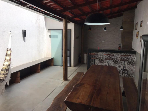 Casa com 2 Quartos à Venda, 200 m² em Icaivera - Contagem