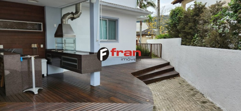 Imagem Casa com 4 Quartos à Venda, 400 m² em Córrego Grande - Florianópolis Imagem Casa com 4 Quartos à Venda, 400 m² em Córrego Grande - Florianópolis