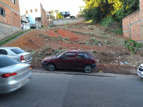 Terreno à Venda, 710 m² em Bandeirantes - Cariacica