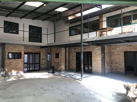 Casa à Venda ou Locação, 257 m² em Vila Santo Antonio - Cotia