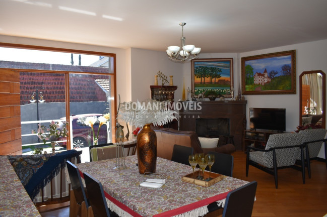 Imagem Casa com 3 Quartos à Venda, 164 m² em Região De Capivari - Campos Do Jordão