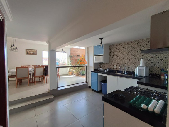 Imagem Casa com 4 Quartos à Venda, 300 m²