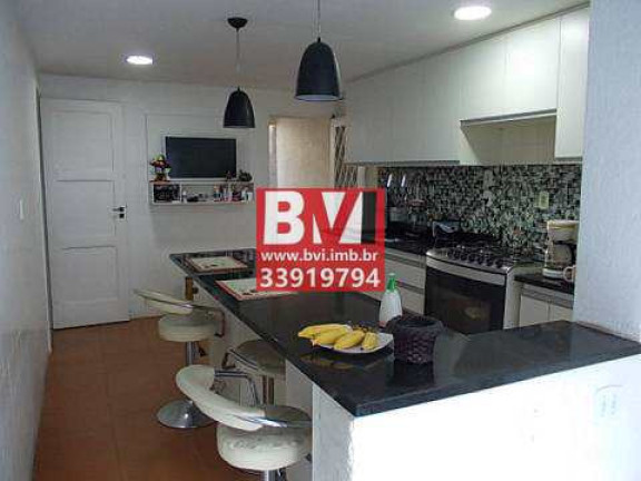 Imagem Casa com 5 Quartos à Venda, 150 m² em Vila Kosmos - Rio De Janeiro Imagem Casa com 5 Quartos à Venda, 150 m² em Vila Kosmos - Rio De Janeiro