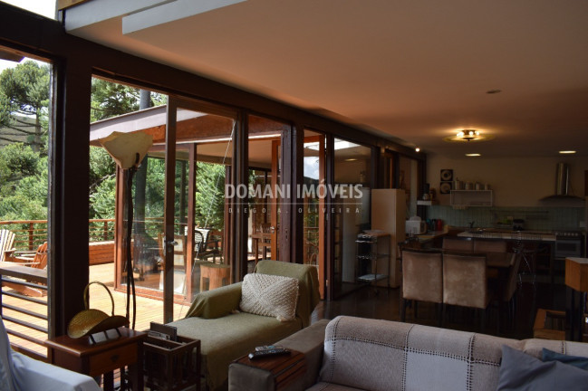 Imagem Casa com 6 Quartos à Venda, 302 m² em Região De Capivari - Campos Do Jordão