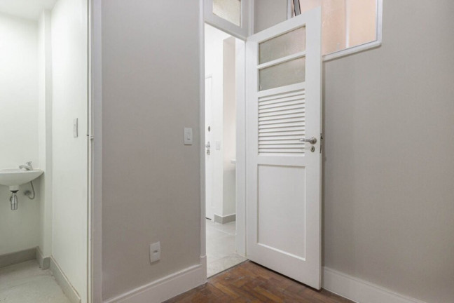 Imagem Imóvel com 2 Quartos à Venda, 105 m² em Copacabana - Rio De Janeiro Imagem Imóvel com 2 Quartos à Venda, 105 m² em Copacabana - Rio De Janeiro