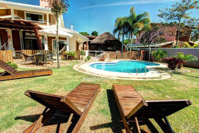 Imagem Casa com 5 Quartos para Temporada, em Canto Grande - Bombinhas Imagem Casa com 5 Quartos para Temporada, em Canto Grande - Bombinhas