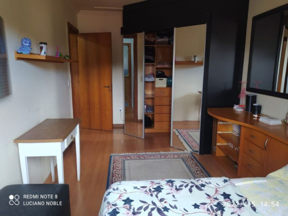 Imagem Imóvel com 4 Quartos à Venda, em Glória - Porto Alegre Imagem Imóvel com 4 Quartos à Venda, em Glória - Porto Alegre