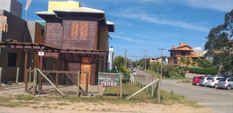 Imagem Imóvel com 2 Quartos à Venda, 70 m² em Centro - Garopaba
