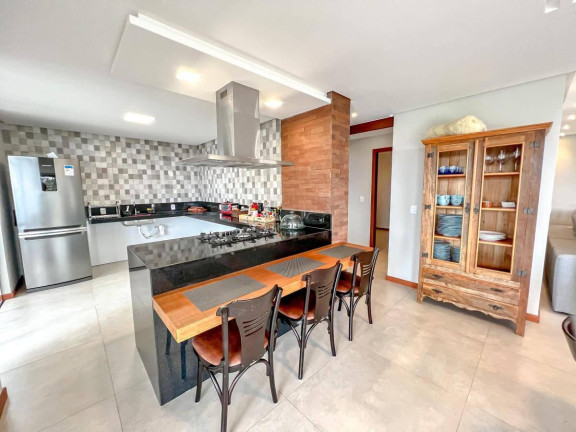 Imagem Casa com 6 Quartos à Venda, 370 m² Imagem Casa com 6 Quartos à Venda, 370 m²