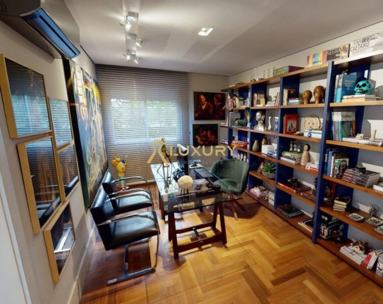 Imagem Imóvel com 4 Quartos à Venda, 246 m² em Santo Antônio - Belo Horizonte