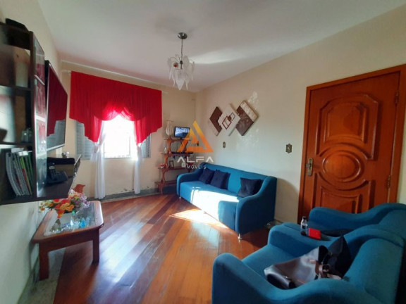 Imagem Casa com 6 Quartos à Venda, 96 m²