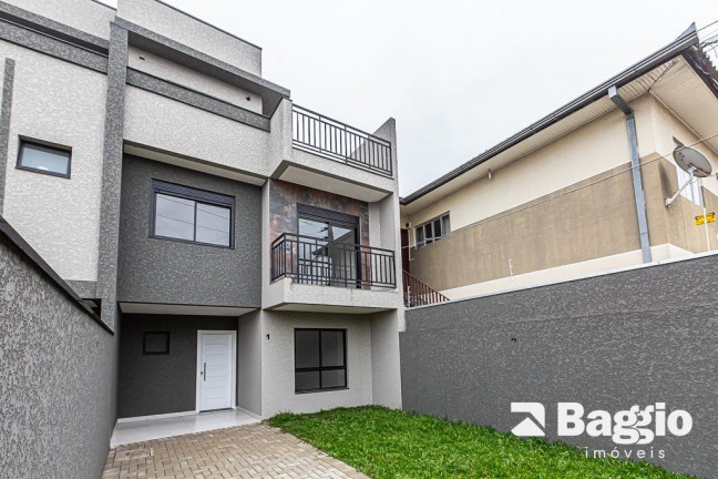 Sobrado com 3 Quartos à Venda, 129 m² em Uberaba - Curitiba