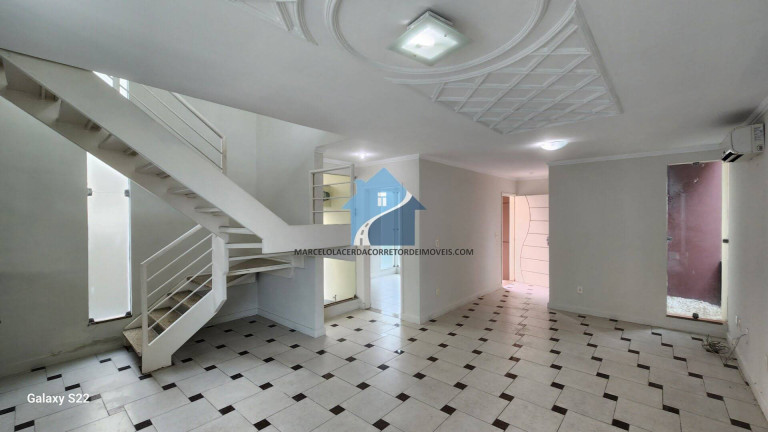 Imagem Casa com 3 Quartos para Alugar, em Flores - Manaus Imagem Casa com 3 Quartos para Alugar, em Flores - Manaus