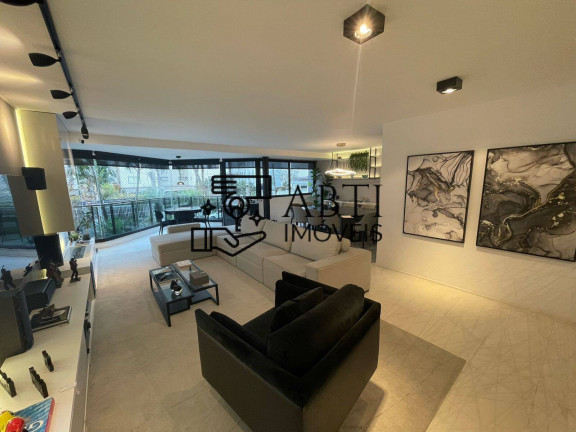 Apartamento com 4 Quartos à Venda, 247 m² em Aclimação - São Paulo