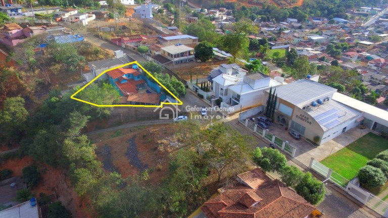 Imagem Casa com 3 Quartos à Venda, 208 m² em Centro - Mantena Imagem Casa com 3 Quartos à Venda, 208 m² em Centro - Mantena