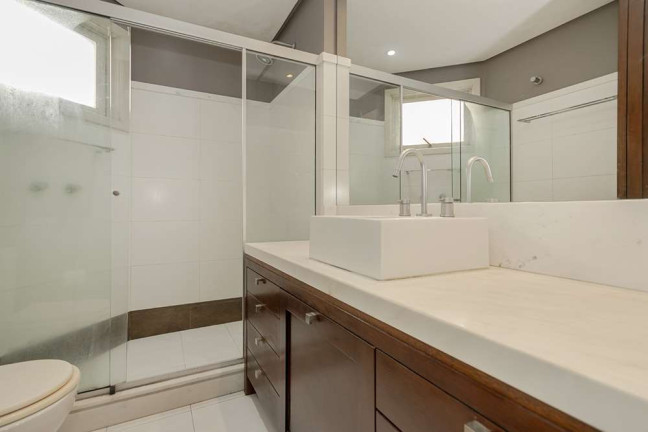 Imagem Imóvel com 2 Quartos à Venda, em Auxiliadora - Porto Alegre Imagem Imóvel com 2 Quartos à Venda, em Auxiliadora - Porto Alegre