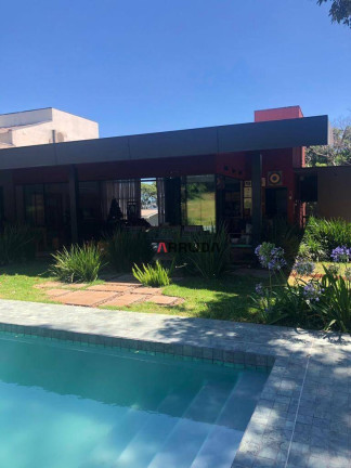 Imagem Casa com 4 Quartos à Venda, 304 m² em Centro - Cascavel