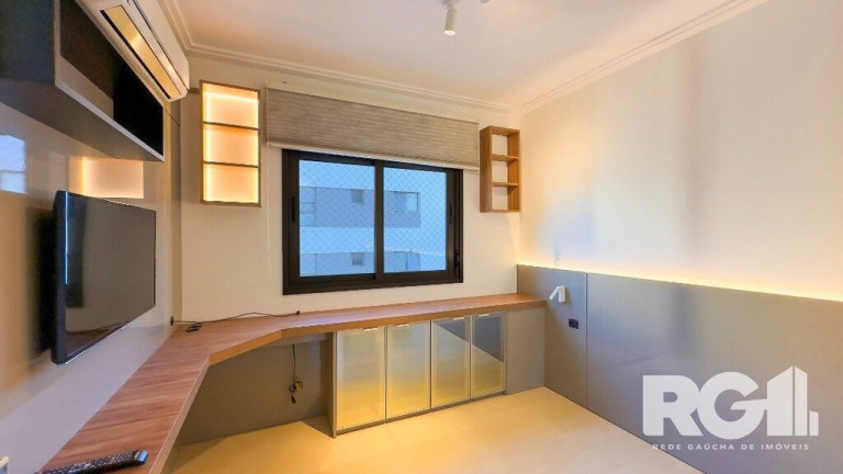 Imagem Imóvel com 3 Quartos à Venda, em Auxiliadora - Porto Alegre Imagem Imóvel com 3 Quartos à Venda, em Auxiliadora - Porto Alegre