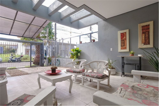 Imagem Casa com 3 Quartos à Venda, em Hípica - Porto Alegre Imagem Casa com 3 Quartos à Venda, em Hípica - Porto Alegre