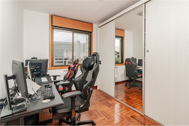 Imagem Imóvel com 2 Quartos à Venda, em Passo Da Areia - Porto Alegre Imagem Imóvel com 2 Quartos à Venda, em Passo Da Areia - Porto Alegre