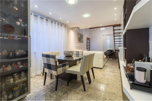 Imagem Casa com 4 Quartos à Venda, em Penha De França - São Paulo Imagem Casa com 4 Quartos à Venda, em Penha De França - São Paulo