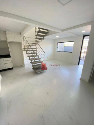 Sobrado com 3 Quartos à Venda, 77 m² em São João - Itajaí