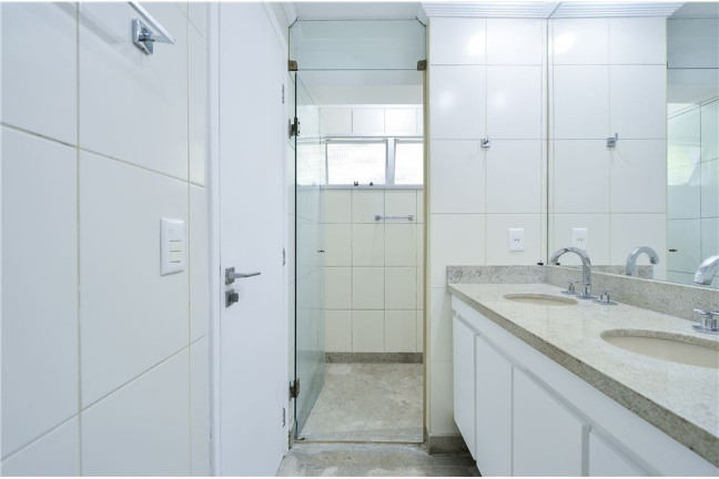 Imagem Imóvel com 3 Quartos à Venda,  em Vila Andrade - São Paulo