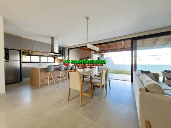 Casa com 3 Quartos à Venda, 250 m² em Bairro Da Floresta - São José Dos Campos