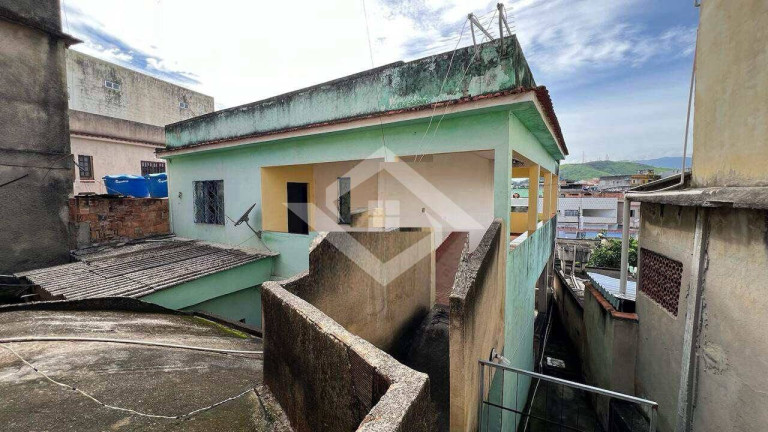 Casa com 7 Quartos à Venda, 200 m² em Centro - Queimados