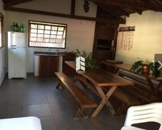 Imagem Casa com 3 Quartos à Venda, 339 m² em Camobi - Santa Maria