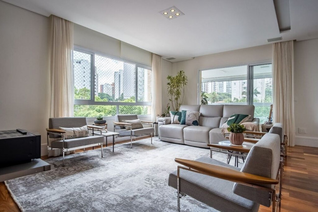 Imóvel com 4 Quartos à Venda, 215 m² em Moema - São Paulo