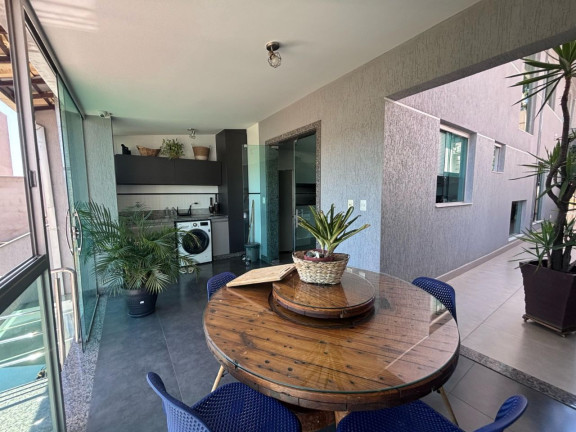 Imagem Casa com 3 Quartos à Venda, 275 m² em Cabral - Contagem Imagem Casa com 3 Quartos à Venda, 275 m² em Cabral - Contagem