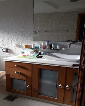 Imagem Imóvel com 4 Quartos à Venda, em Icaraí - Niterói Imagem Imóvel com 4 Quartos à Venda, em Icaraí - Niterói