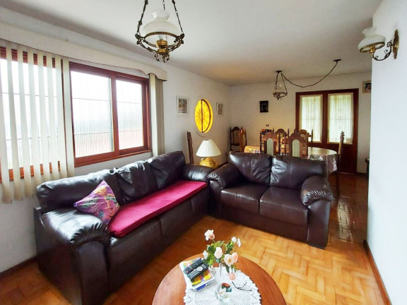 Imagem Casa com 4 Quartos à Venda, 360 m² em Jardim Europa - Teresópolis