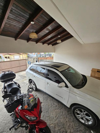 Imagem Sobrado com 3 Quartos à Venda, 340 m² em Iririú - Joinville