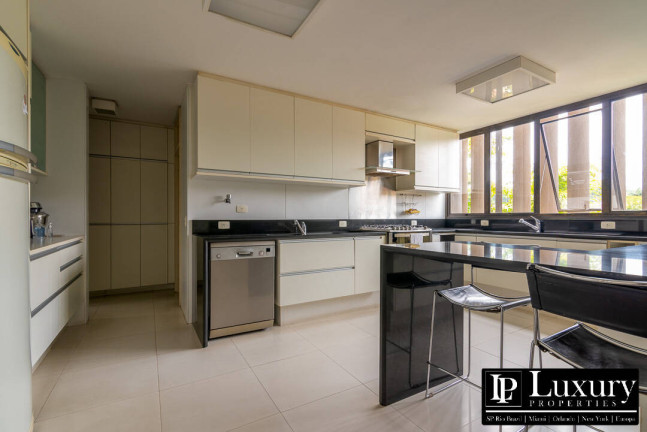 Imagem Casa com 4 Quartos à Venda,  em Pacaembu - São Paulo