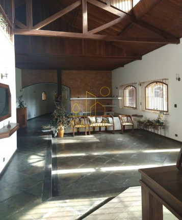 Imóvel com 5 Quartos à Venda, 500 m² em Traviú - Jundiaí