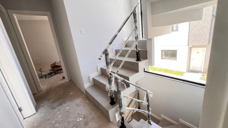 Imagem Casa com 3 Quartos à Venda, 169 m² em Uberaba - Curitiba