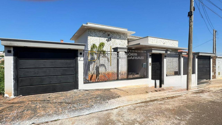 Imagem Casa com 3 Quartos à Venda, 580 m² em Jardim Regina - Botucatu
