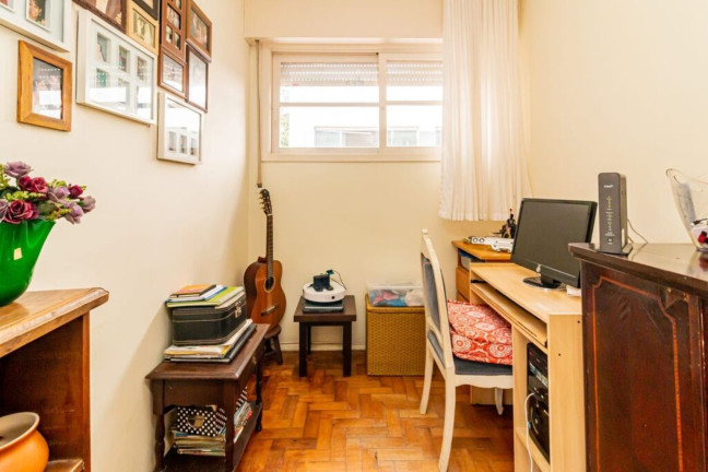 Imagem Imóvel com 3 Quartos à Venda, 100 m² em Menino Deus - Porto Alegre Imagem Imóvel com 3 Quartos à Venda, 100 m² em Menino Deus - Porto Alegre