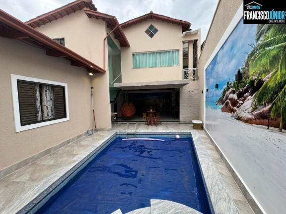 Casa com 4 Quartos à Venda, 363 m² em Nova Suiça - Goiânia