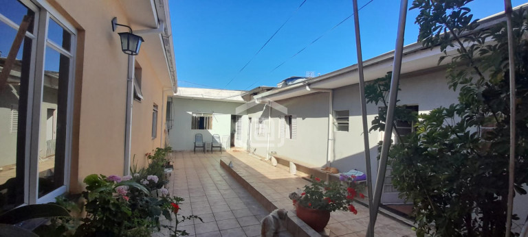 Imagem Casa com 2 Quartos à Venda, 210 m² em Santa Rosália - Poços De Caldas Imagem Casa com 2 Quartos à Venda, 210 m² em Santa Rosália - Poços De Caldas