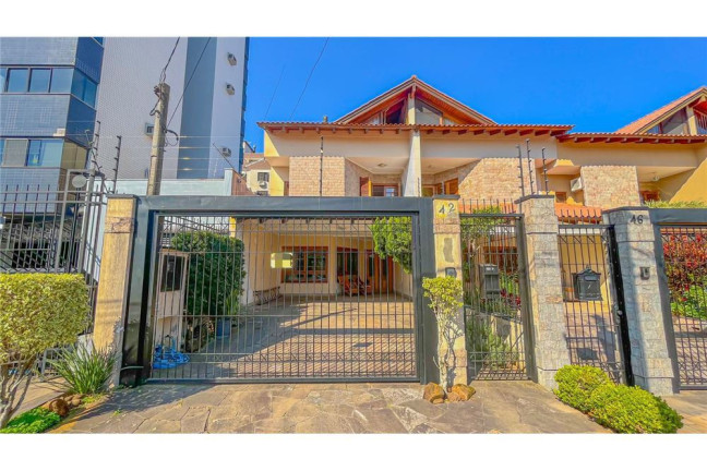 Casa com 3 Quartos à Venda,  em Jardim Itu - Porto Alegre