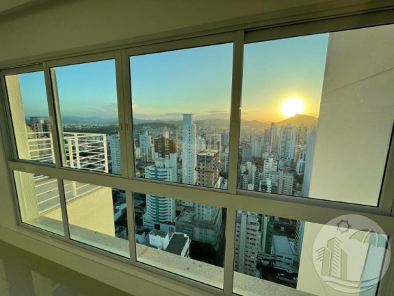 Imagem Cobertura com 3 Quartos à Venda, 330 m² em Centro - Balneário Camboriú
