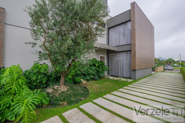 Imagem Casa com 4 Quartos à Venda, 390 m² em Centro - Camboriú Imagem Casa com 4 Quartos à Venda, 390 m² em Centro - Camboriú