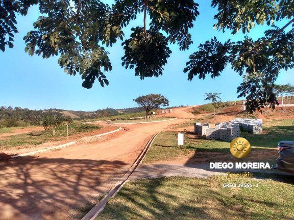 Terreno à Venda, 300 m² em Cachoeirinha - Bom Jesus Dos Perdões