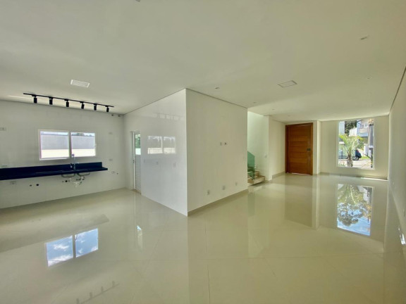 Imagem Imóvel com 3 Quartos à Venda, 250 m² Imagem Imóvel com 3 Quartos à Venda, 250 m²