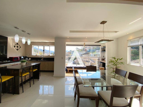Imagem Casa com 4 Quartos à Venda, 307 m² em Tijuca - Teresópolis
