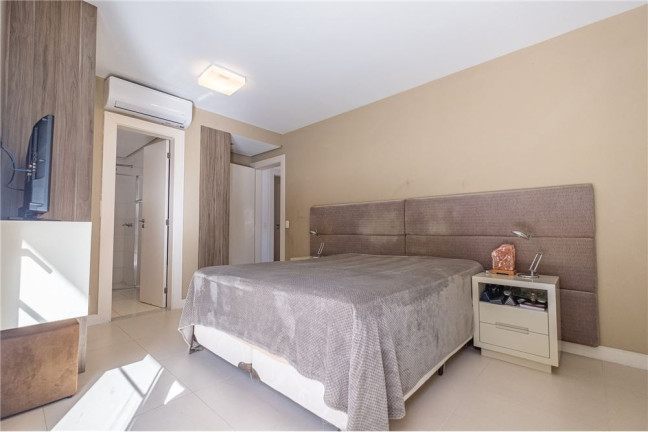 Imagem Imóvel com 3 Quartos à Venda,  em Itacorubi - Florianópolis