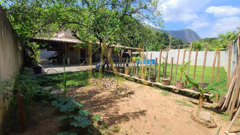 Imagem Casa com 3 Quartos à Venda, 600 m² em Petrópolis - Timóteo